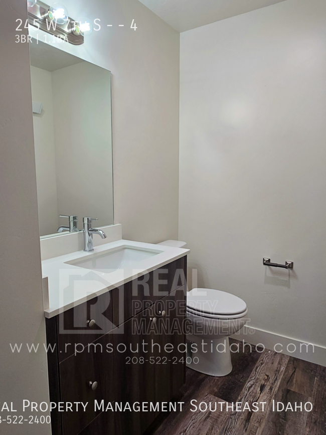 Building Photo - 245 W 7th S