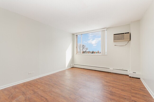 Building Photo - 2201 S Highland Ave