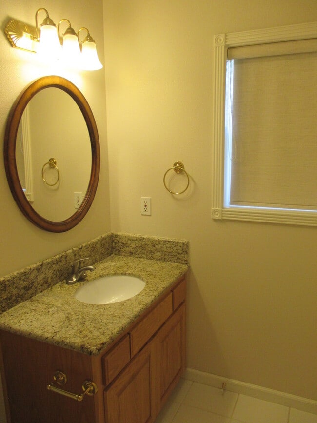 Building Photo - Three Bedroom Home in North Salem with Vaulted Ceiling and Skylight
