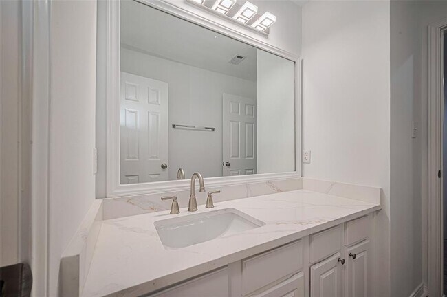 Building Photo - 2118 Westover Park Cir