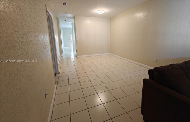 Building Photo - 2637 SE 16th Terrace