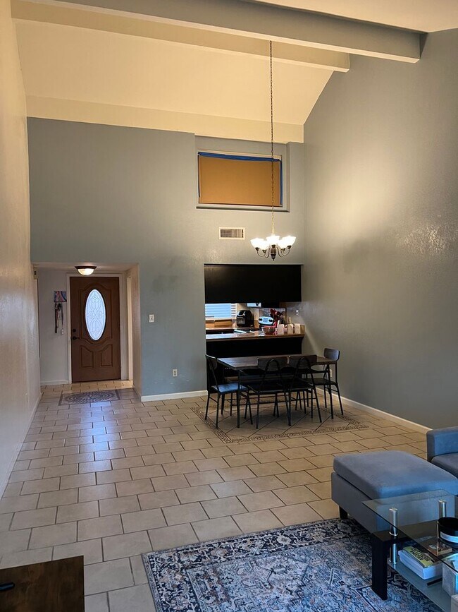 Building Photo - TOWNHOME IN MESA DEL SOL!