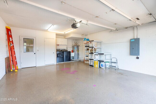Building Photo - 922 W Mission Ln