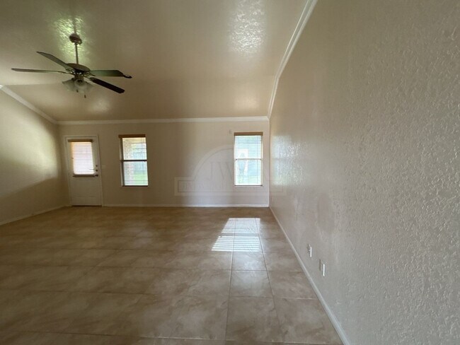 Building Photo - 710 Aries Ave