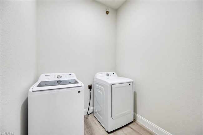 Building Photo - 1132 Cummings St E