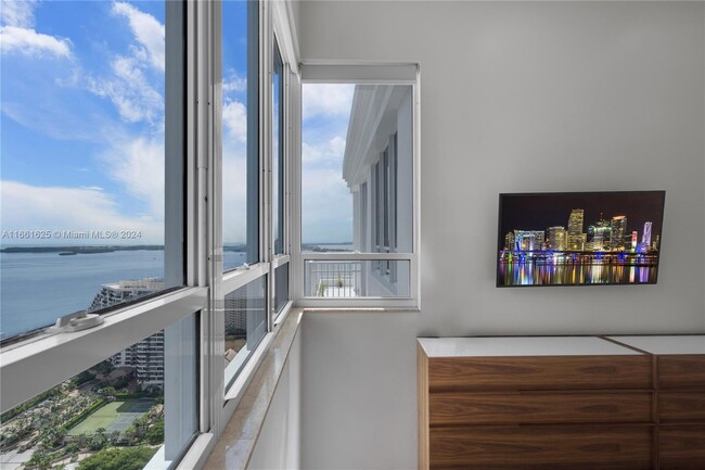 Building Photo - 801 Brickell Key Blvd