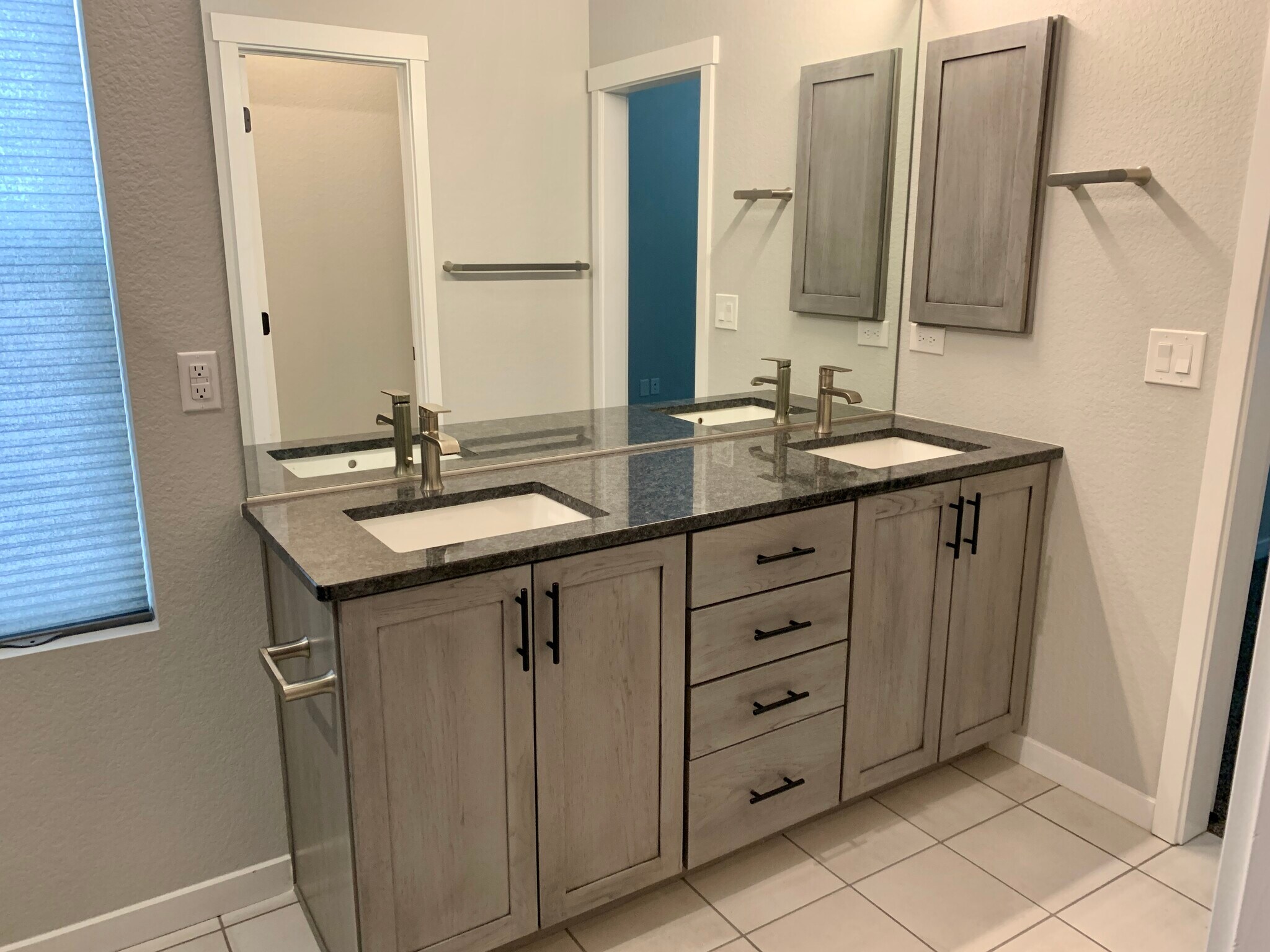 Building Photo - 6461 Vistancia Ave