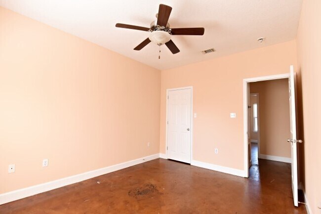 Building Photo - New Orleans Ave