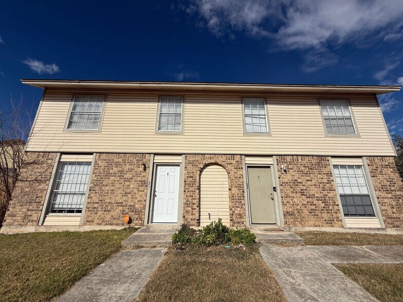 Building Photo - 4504 Chase Cir