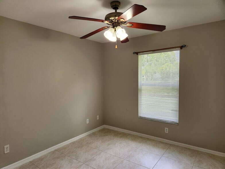 Building Photo - BEAUTIFUL 3 BR / 2 BA HOME AVAILABLE IN MIRROR LAKES