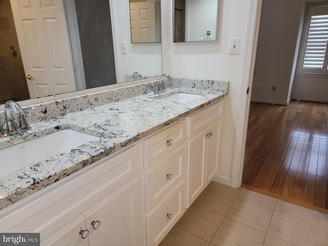 Building Photo - 1926 Thomas Run Cir