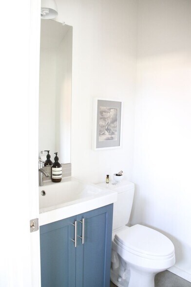 Building Photo - 2421 SE Division St