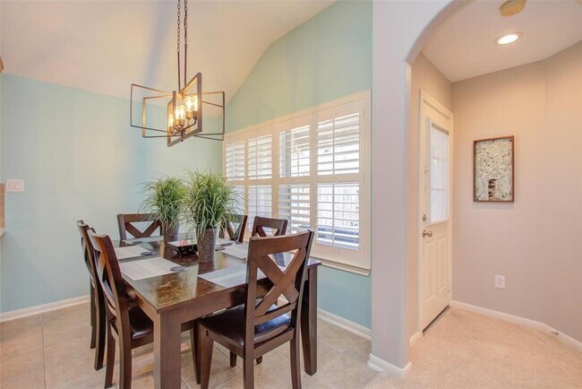 Building Photo - 15950 Cottage Ivy Cir