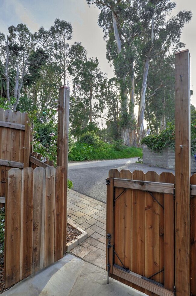 Building Photo - Furnished Mesa Hideaway!