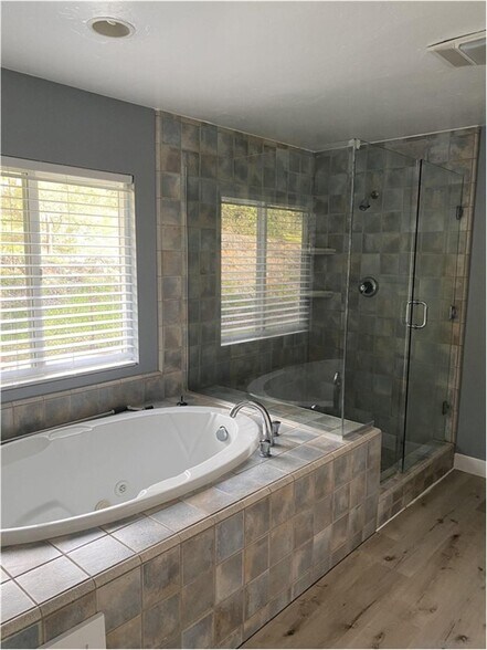 Building Photo - 2737 Sarver Ln