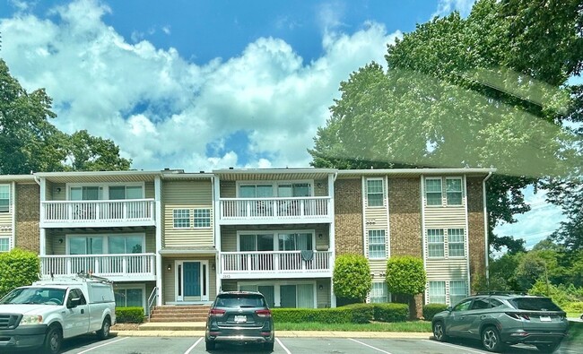 Building Photo - 2 Bedroom Condo near UNCC