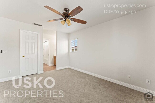 Building Photo - "Spacious 4-Bedroom Retreat with 2.5 Baths...