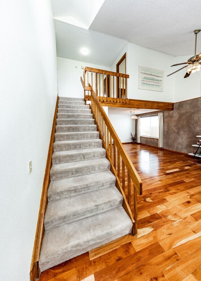 Building Photo - Westside Home in Mt Shadows in D20