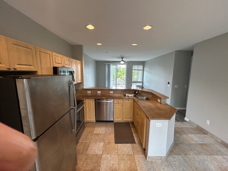 Kitchen and wrap around bar/countertop - 75-6009 Alii Dr