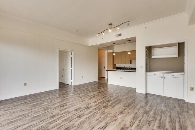 Building Photo - 3225 Turtle Creek Blvd