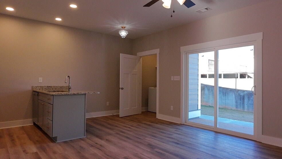 Building Photo - 231 Pine Needle Rd