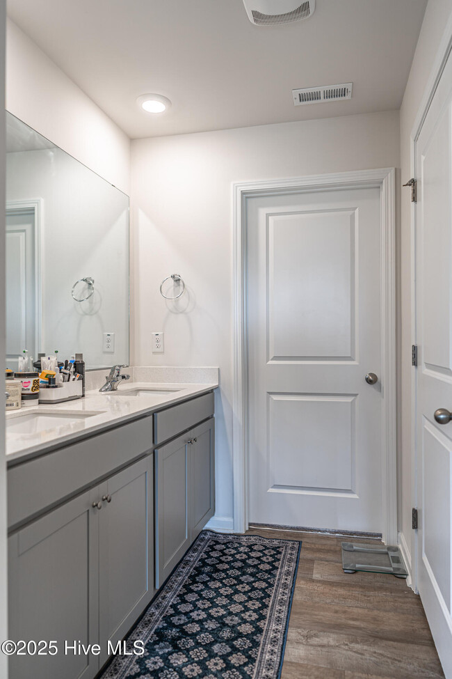 Building Photo - 3024 Paradise Way