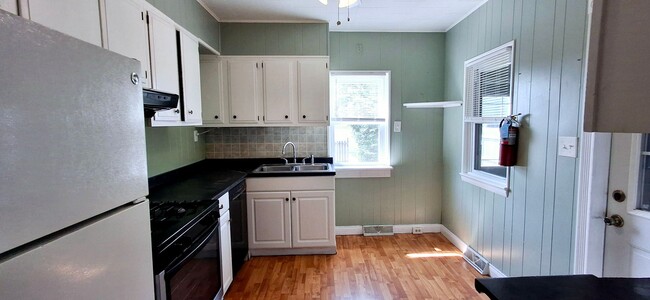 Building Photo - Short Term 2 Bed 1 bathroom Rowhome in Col...