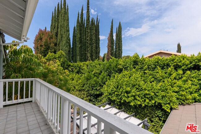 Building Photo - 18339 Linnet St