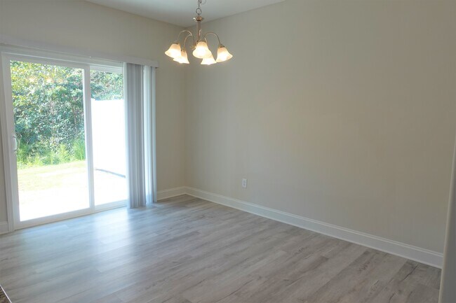 Building Photo - 128 Creekland Wy