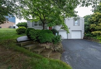 Building Photo - 8850 Breezewood Dr