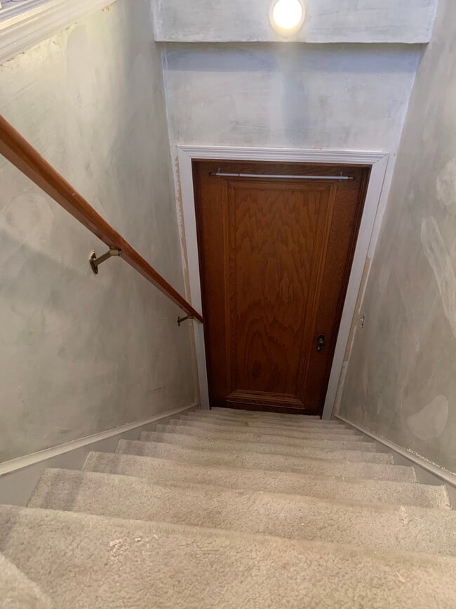 Building Photo - 1412 Rainbow Dr