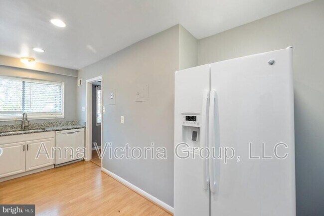 Building Photo - 10620 Weymouth St