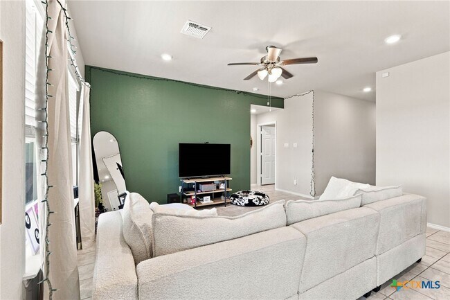 Building Photo - 1261 Lindsey Dr