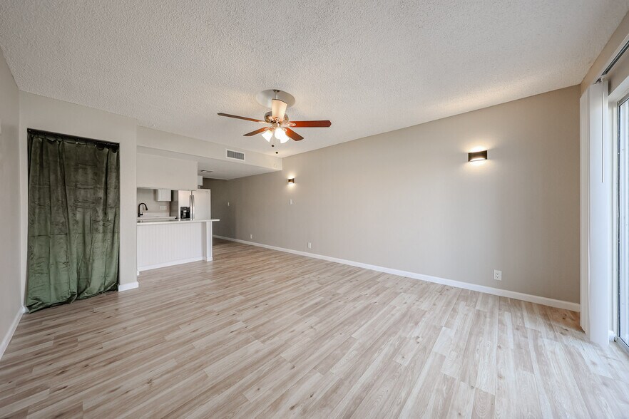 Building Photo - 6818 N 35th Ave