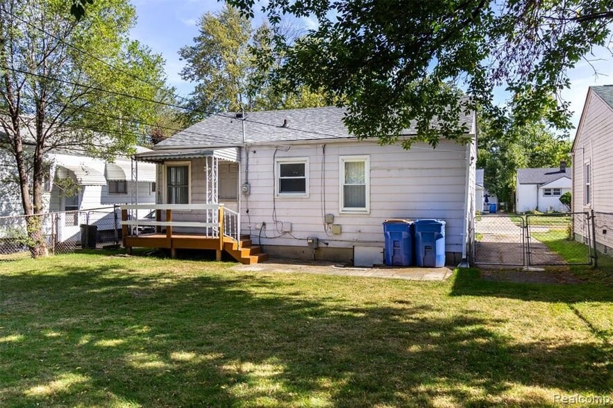 Building Photo - 21503 Eastwood Blvd