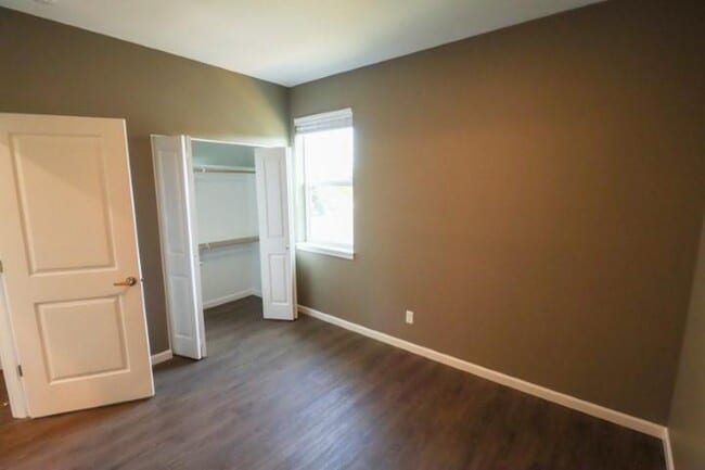 Building Photo - 465 16th St SE