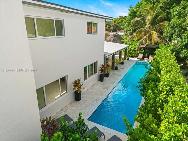 Building Photo - 1651 SW 13th Ave