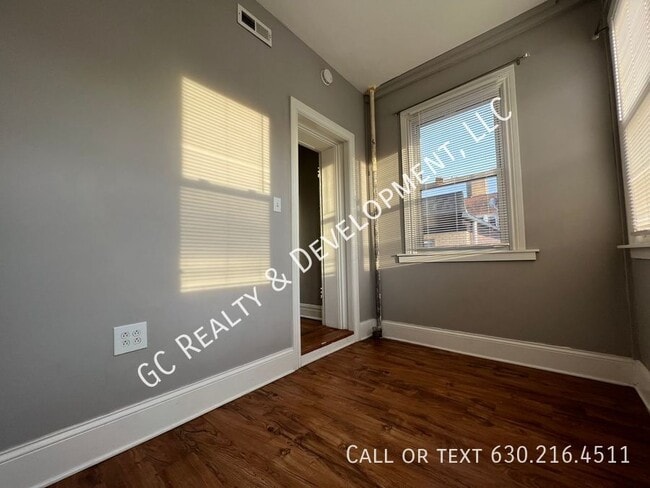 Building Photo - 4820 N Springfield Ave