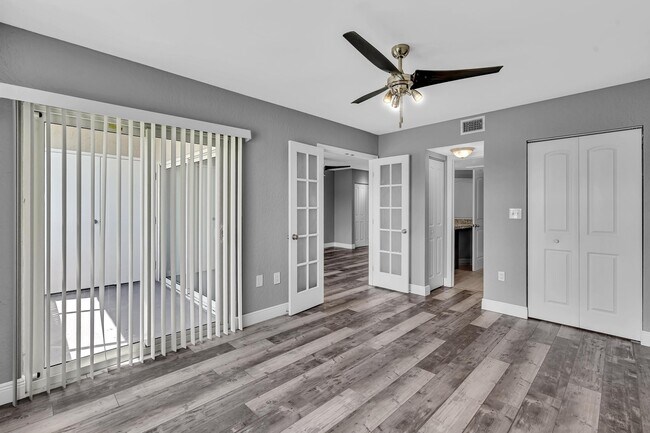 Building Photo - 2803 N Oakland Forest Dr