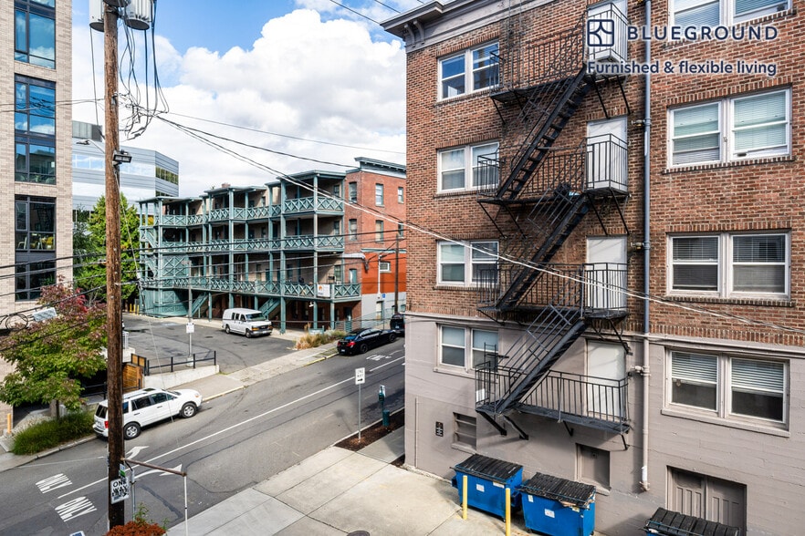 Building Photo - 526 Yale Ave N