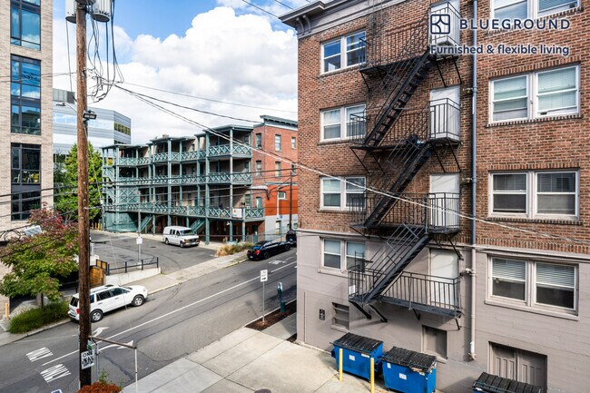 Building Photo - 526 Yale Ave N