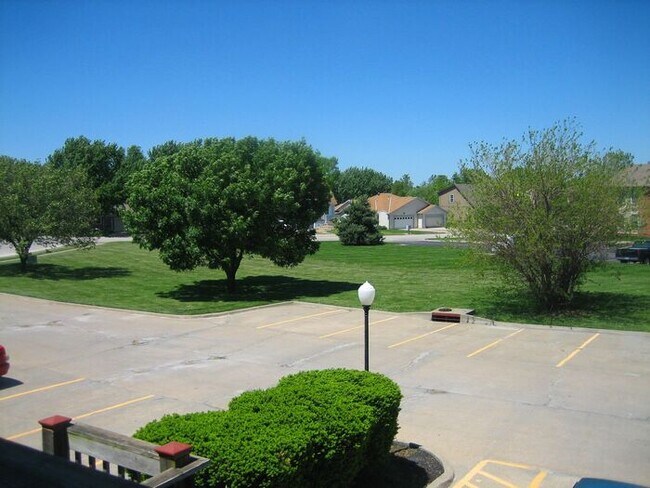 Building Photo - 1 Bedroom apartment in Olathe, KS