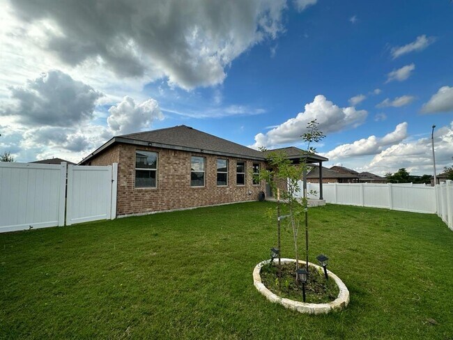 Building Photo - 10901 Mickelson Dr