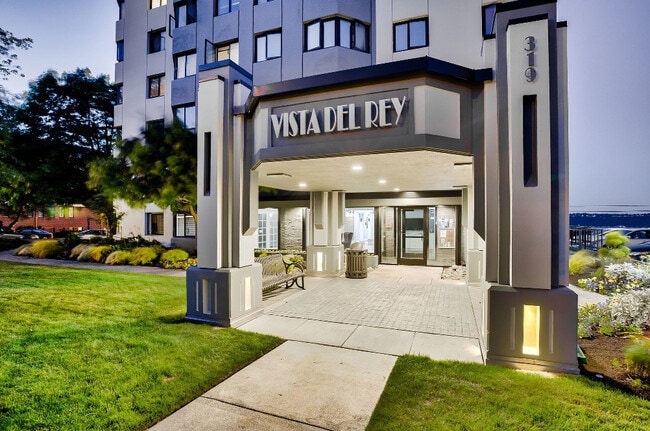 Building Photo - Vista Del Rey