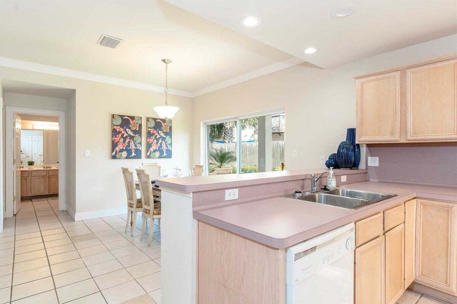 Building Photo - 2 E Lantana St