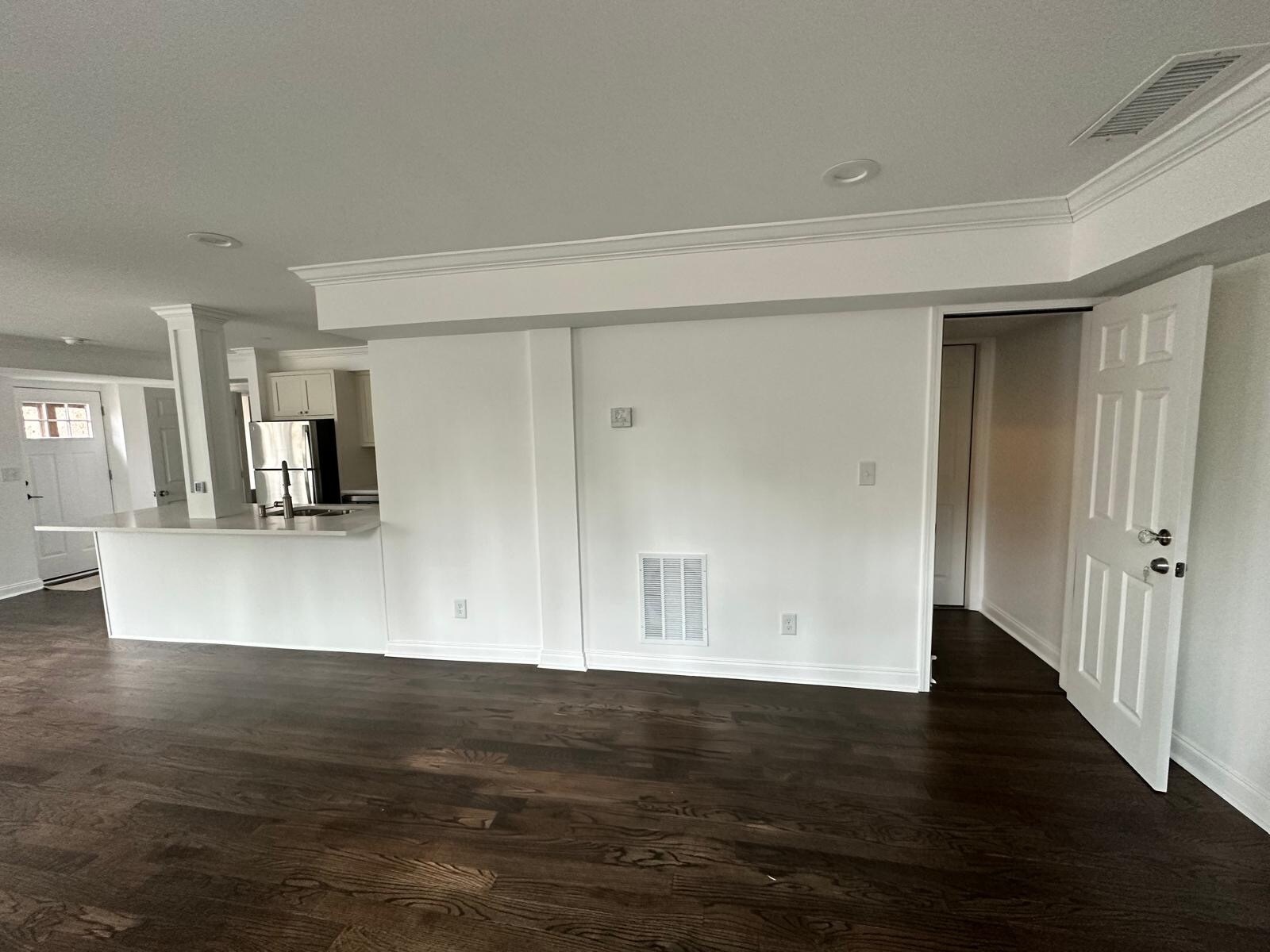 Building Photo - 3914 Parkcrest Dr NE