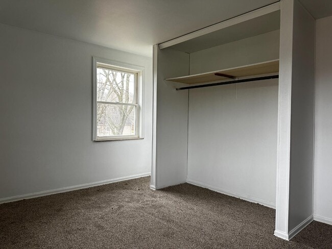 Building Photo - 9070 Lew Wallace Dr