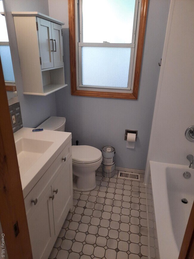 Building Photo - 23 Valley Ave