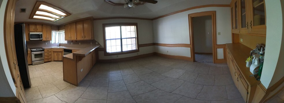 Building Photo - 3809 N 1st Ln W