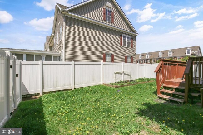 Building Photo - 3518 Reserve Dr